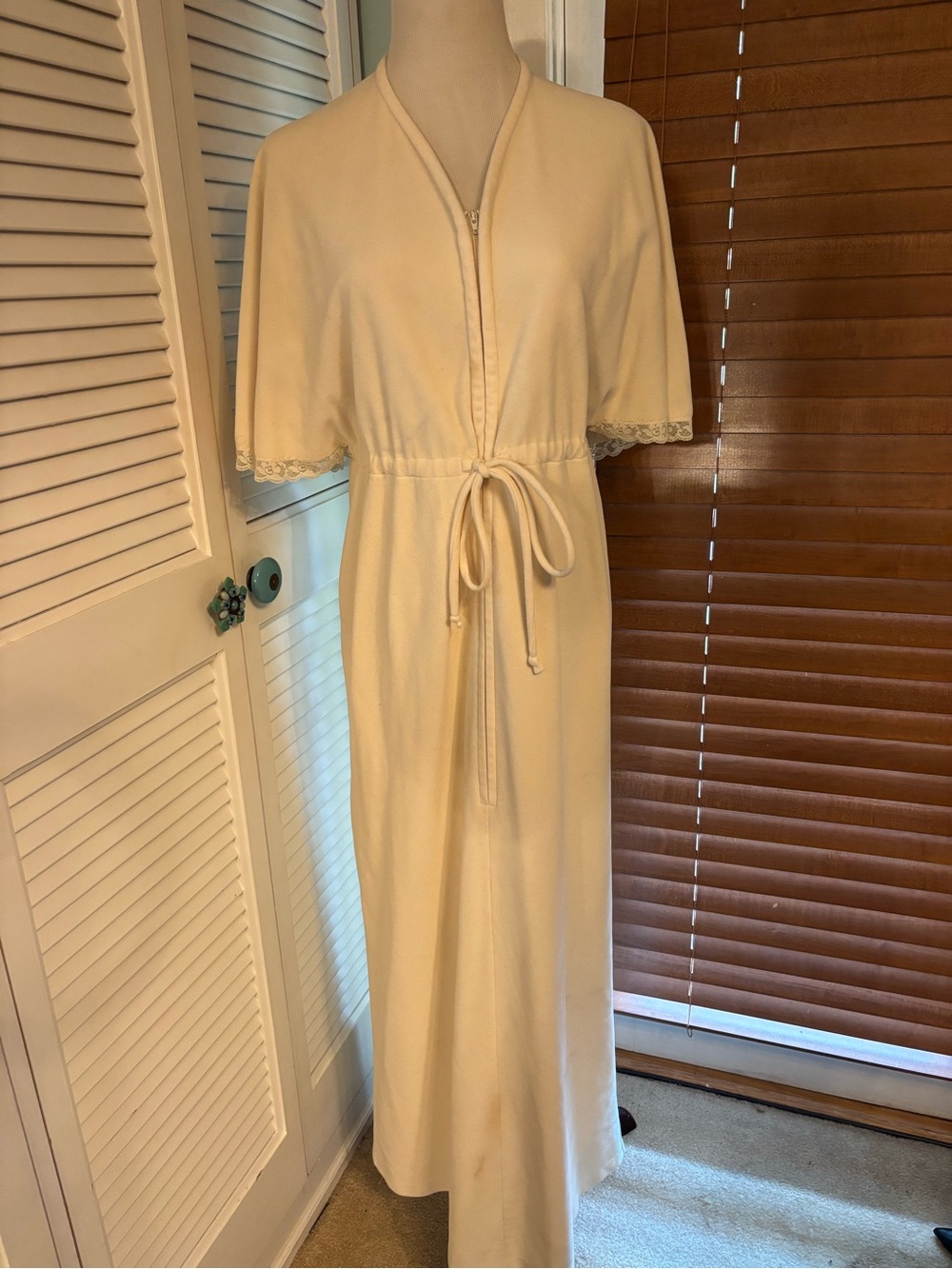 VNT Cream Zipper Front Lounge Robe with Drawstring Waist
